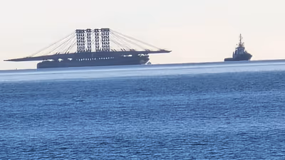 Außergewöhnliches Bauwerk auf See