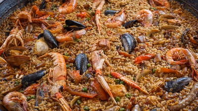 Die Paella: Spaniens goldener Teller – Eine kulinarische Reise