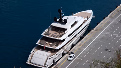 „Dragonfly“: Tech-Milliardärs-Superyacht macht Station in Málaga