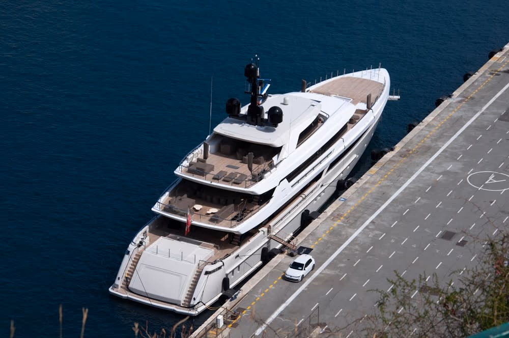 „Dragonfly“: Tech-Milliardärs-Superyacht macht Station in Málaga