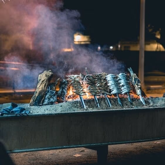 Espetos de Sardinas: Wo man sie am besten isst